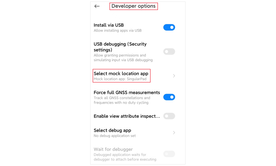 Szimulált helyadatokat biztosító alkalmazás választása az Android fejlesztői beállításaiban