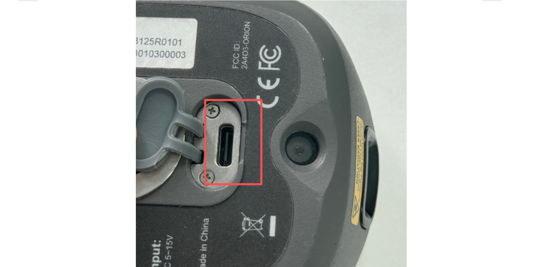 USB-C csatlakozó a GNSS-vevő alján
